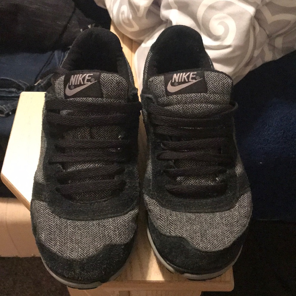 Nike tennis shoes